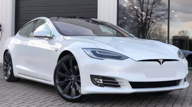 Tesla Model S 2014